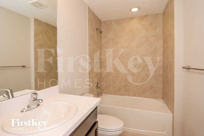 Building Photo - 1573 SW Bermel Ave