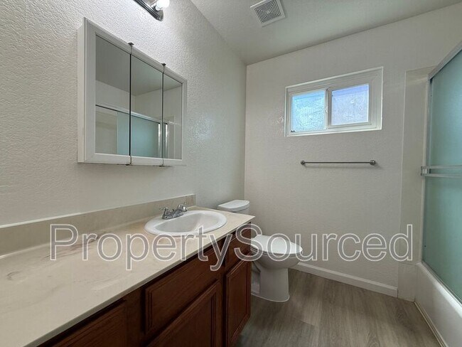 Building Photo - 1462 Snyder St