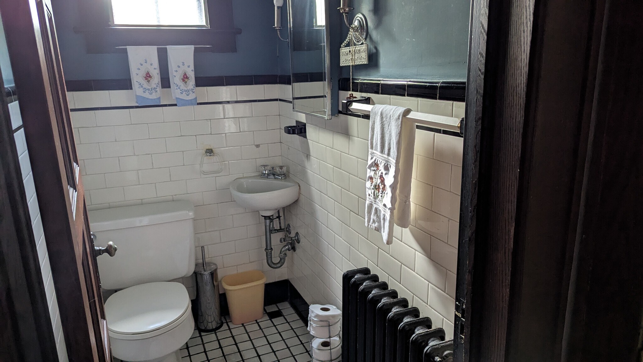 Building Photo - 78 Roe Ave