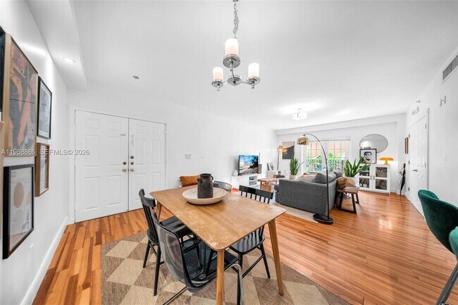 Building Photo - 1400 Salzedo St