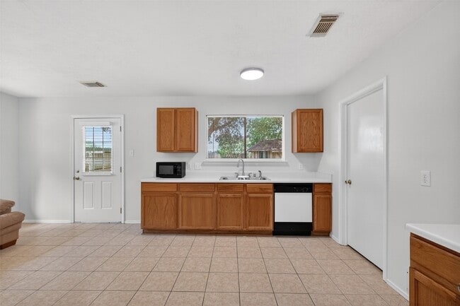 Building Photo - 1208 Cambay Dr
