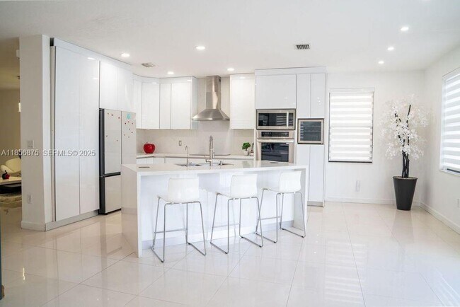 Building Photo - 3521 W 86th Terrace