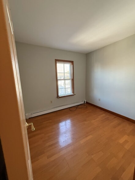 middle bedroom - 23 N Main St