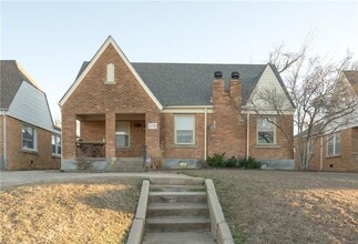 Building Photo - Home in Crestwood + Near Plaza + 3 bedrooms + 2 bathrooms