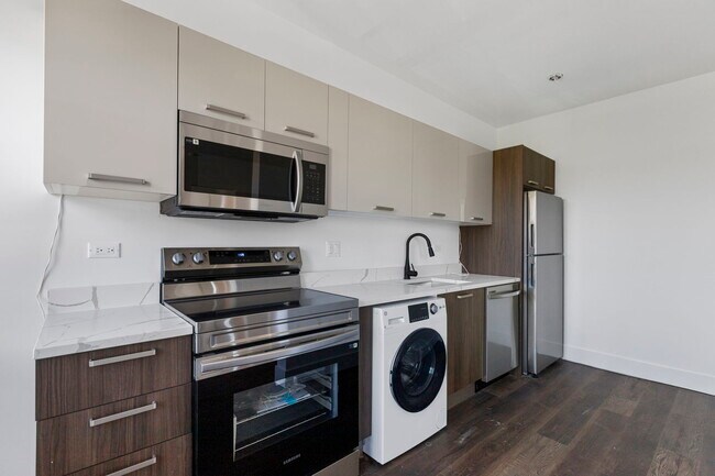 Building Photo - 1555 W Hollywood Ave