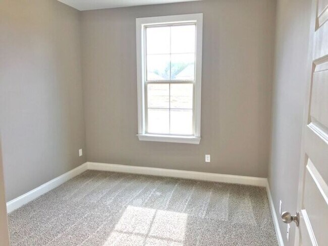 Building Photo - 5 Bedroom 3 Bath Home Availalbe In Oakland