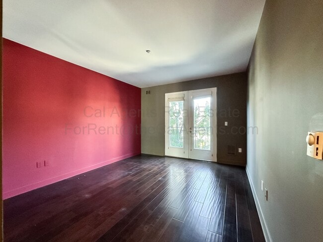 Building Photo - 585 9th St