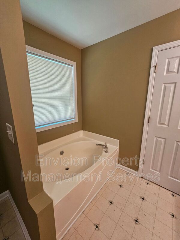 Building Photo - 2738 Old S Dr