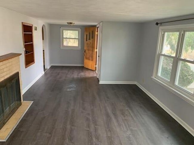 Building Photo - 3 Bedroom House for Rent