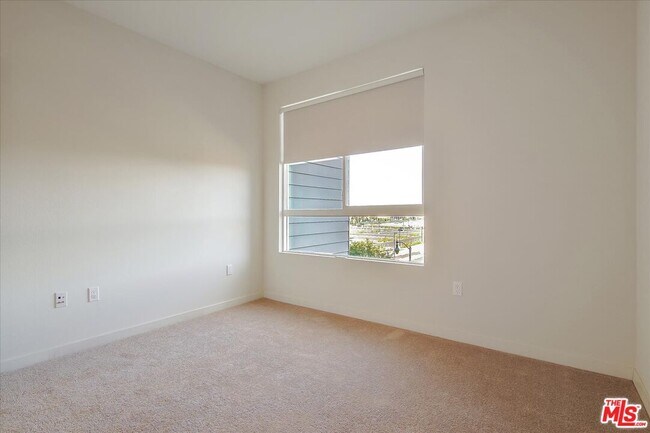 Building Photo - 12655 Bluff Creek Dr