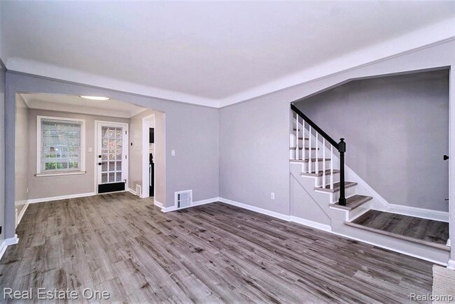 Building Photo - 1510 E 4th St