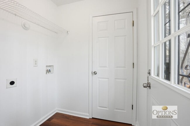 Building Photo - Cul-de-sac home ready to move in!