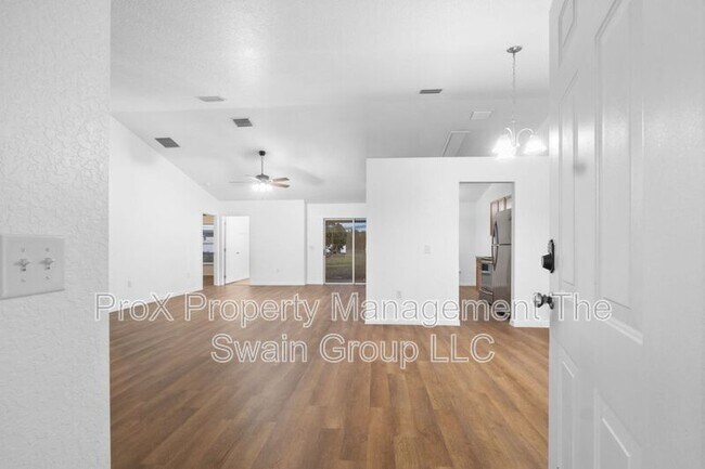 Building Photo - 25 Inconnu Dr