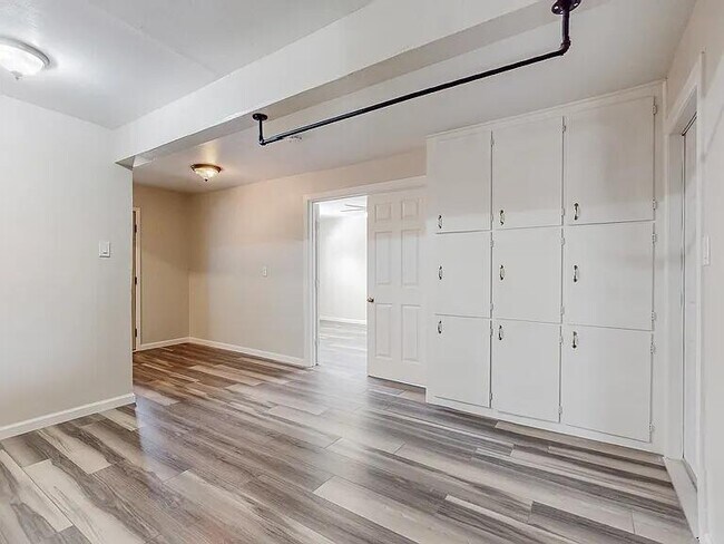 Building Photo - 1701 Hoffman Dr NE