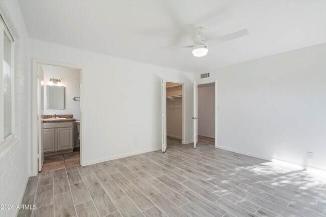 Building Photo - 2548 N 68th Pl
