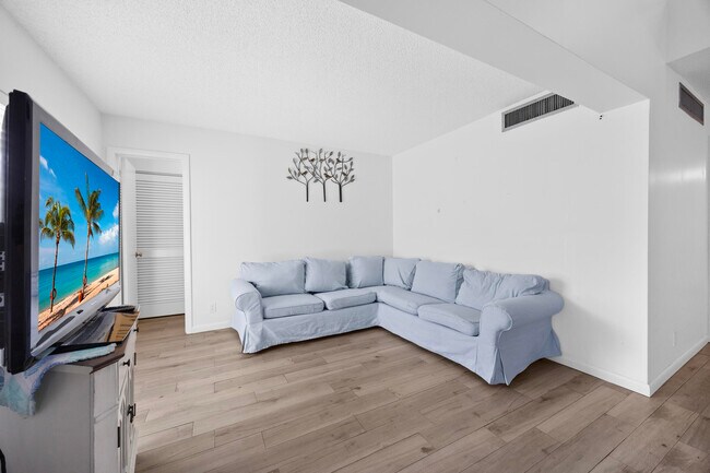 Building Photo - 2671 Boundbrook Blvd