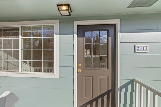 Building Photo - 2011 Woodburn St