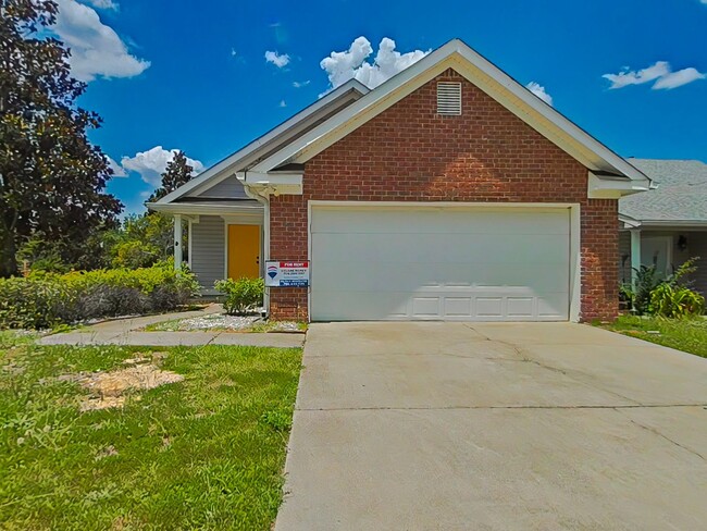 Primary Photo - Three bedroom home in Martinez!