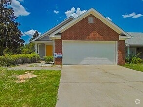 Building Photo - Three bedroom home in Martinez!