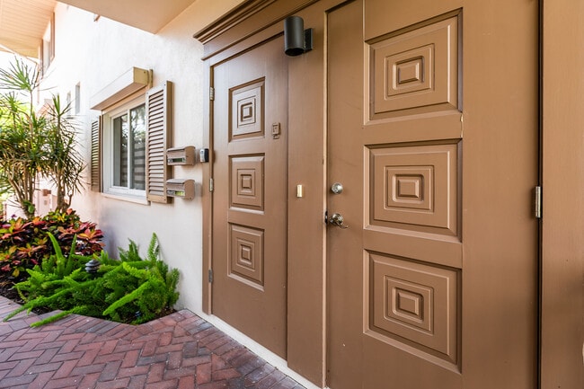 Building Photo - 2203 Gulf Shore Blvd N