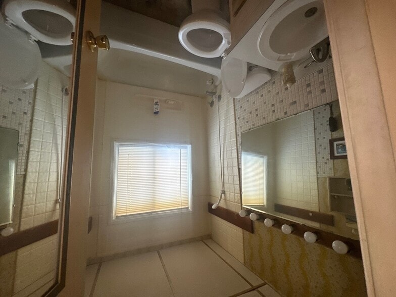 Building Photo - 1323 Cedar St