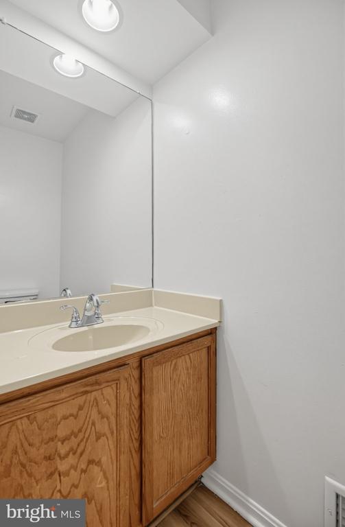 Building Photo - 502 Meadowmist Way