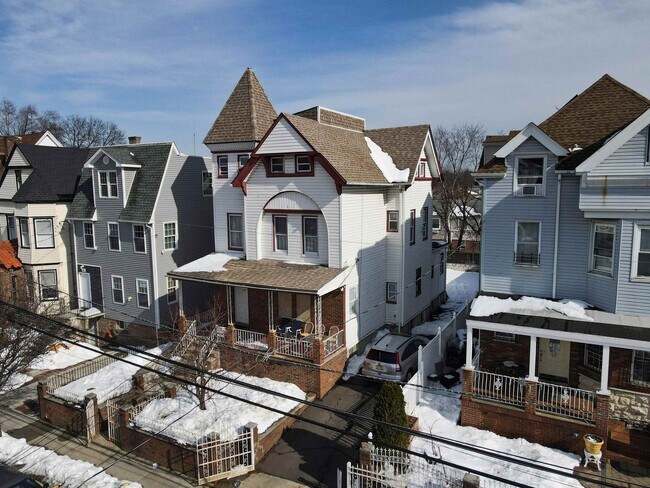 Building Photo - 181-183-183 N 6th St