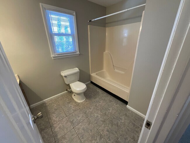Building Photo - 123 Arcaro Dr