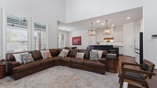 Building Photo - 14 Whispering Thicket Pl