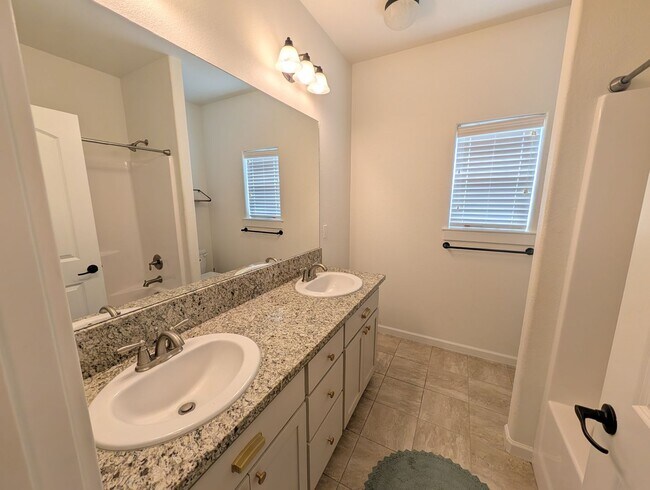 Building Photo - 1500 Darlene Dr