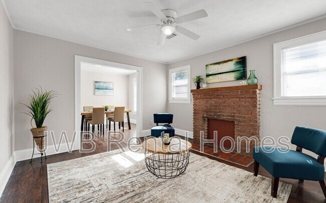 Building Photo - 472 W 66th St