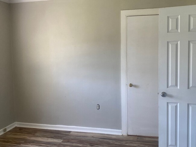 Building Photo - 3 Bedroom 1 Bathroom Great Falls SC