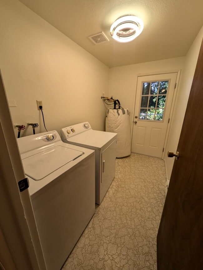 Building Photo - Two Bedroom for Rent in Brownsville! Large & Private Lot, Pets Allowed, Close to Bases & More!