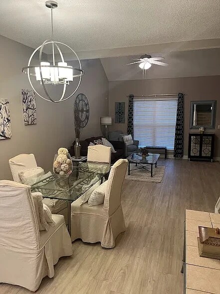 Building Photo - 102 Grey Oak Ct