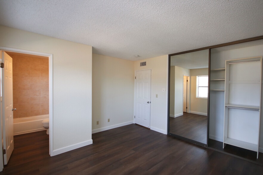 Building Photo - 416 N Bushnell Ave