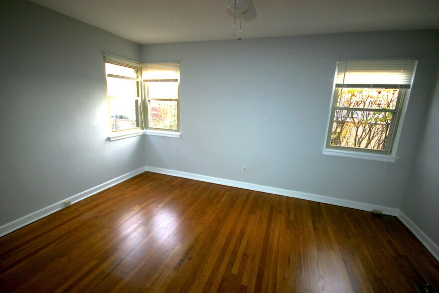Bedroom - 1445 W 6th Ave