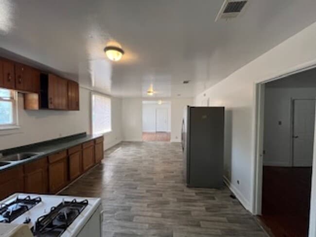 Building Photo - Biloxi 3 Bedroom