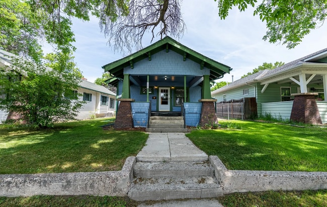 Primary Photo - Large Beautiful Home
