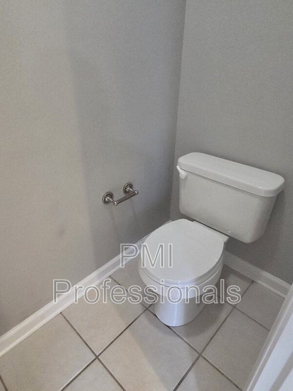 Building Photo - 617 Rambush Dr