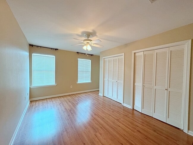 Building Photo - Custom Remodeled Townhome off Jefferson Hwy