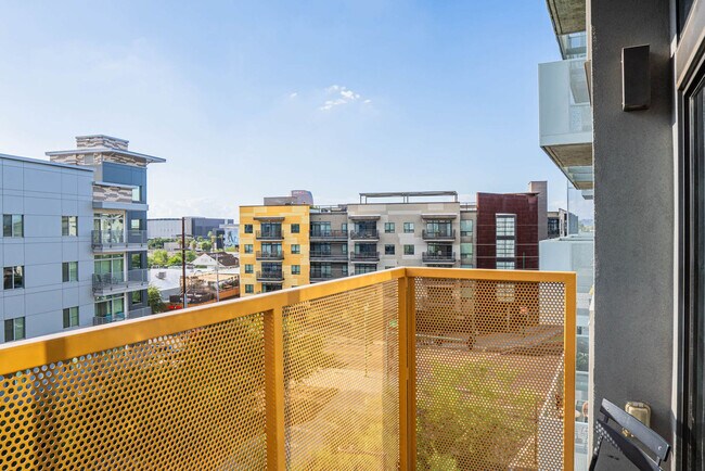 Building Photo - 333 E Roosevelt St