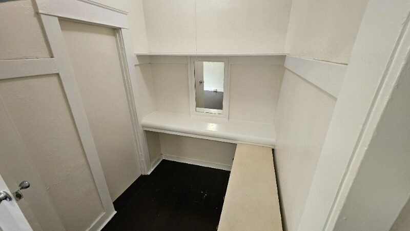 Building Photo - 1026 Ingraham St