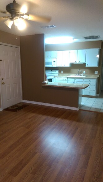 Building Photo - 4780 Pontchartrain Dr