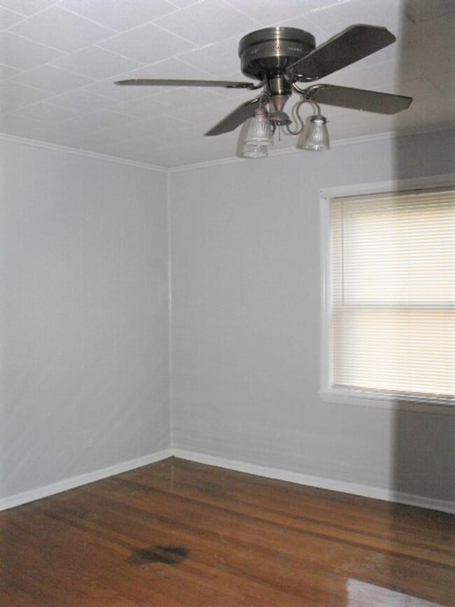 Building Photo - THIS COULD BE YOUR NEW HOME, BUSINESS, OR BOTH!