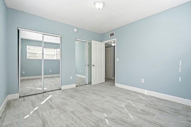 Building Photo - 7530 Dickens Ave