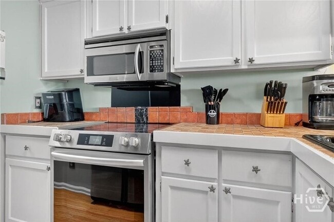 Building Photo - 1 Center St