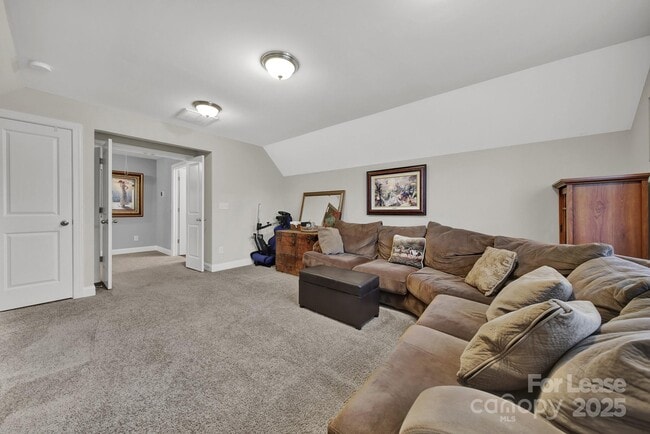 Building Photo - 1389 Overlea Pl NW