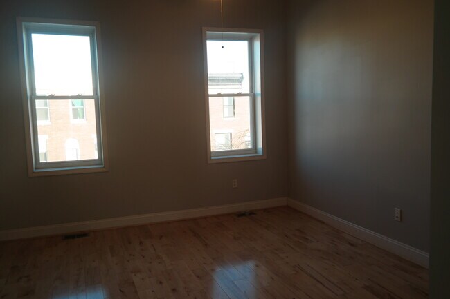 Building Photo - Charming 2 Bedroom/2.5 Bathroom Townhome in Linwood/Patterson Park, MD!
