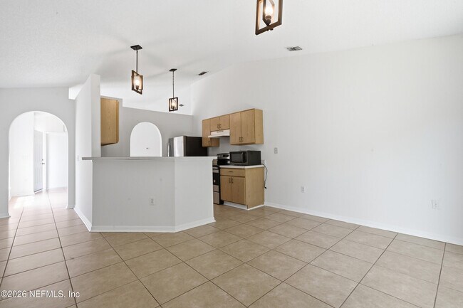 Building Photo - 8451 Oak Crossing Dr W