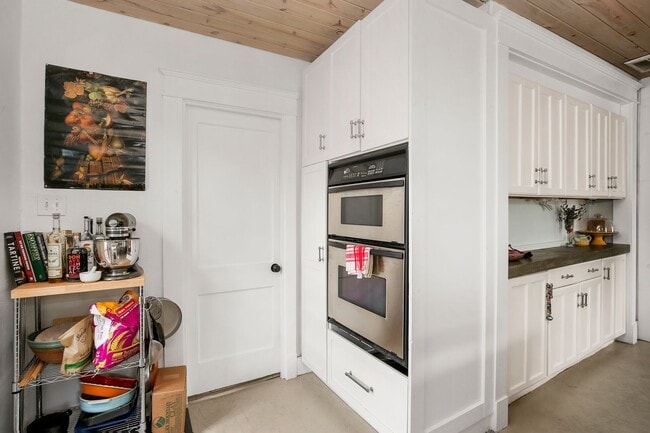 Building Photo - 803 E Ellsworth Ave